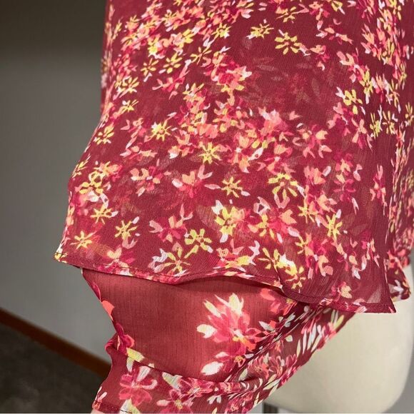 Slightly sheet floral crop top with straps - Picture 5 of 14